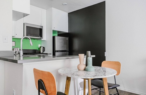 Los Angeles Apartment | Clean Burbank 1BR, Fully Furnished & Equipped, by Blueground