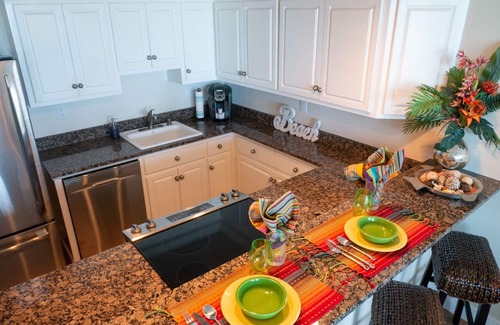 Pensacola Beach Condo | Clean, Comfortable and Cozy . Awesome view of the Gulf of Mexico #5G