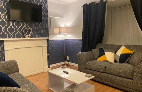 Newark upon Trent House | Clean cosy 3 Bedroom house, Free parking & WIFI