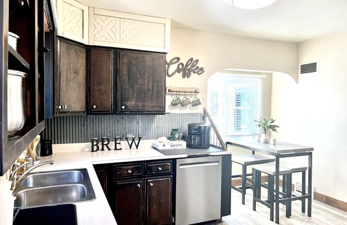 Windsor House | Clean Cozy Old Town Bungalow