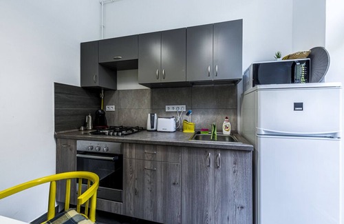 Istvanmezo Apartment | CLEAN flat - CUTE garden - CAR parking