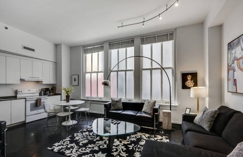 Central Business District Apartment | Clean Modern 2br Loft Downtown