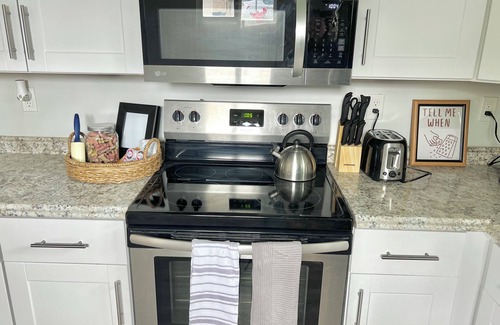 Payson Apartment | Clean Modern Apartment-75” SMART TV & Xbox