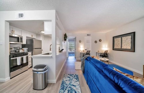 Hyde Park Apartment | Clean & modern close to Hospitals