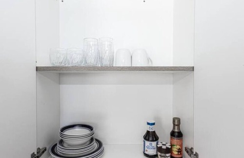 Old Town House | Clean & Modern in Old Town. Parking/WiFi/Desk/Cable