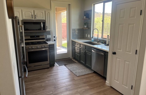 Washington House | CLEAN, Quiet, Gorgeous Views, Pet Friendly
