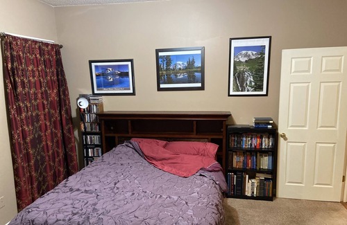 Oxford House | Clean & Quiet Graduation Weekend Rental