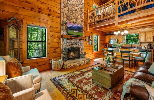 Townsend Cabin | Clean & Quiet w/Private HotTub Near Cades Cove