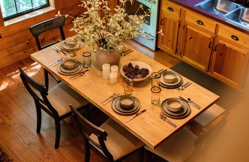 Townsend Cabin | Clean & Quiet w/Private HotTub Near Cades Cove