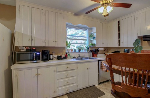Little Rock House | Clean Safe Comfortable Housing - Nestled among the Oaks