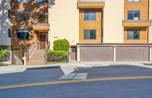 San Francisco Apartment | Clean Twin Peaks 2BR w/Patio, nr Groceries & Coffee, by Blueground