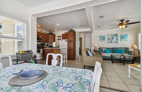 Clearwater Beach House | Clearwater Beach Cottage 15H/Walk to the Beach!