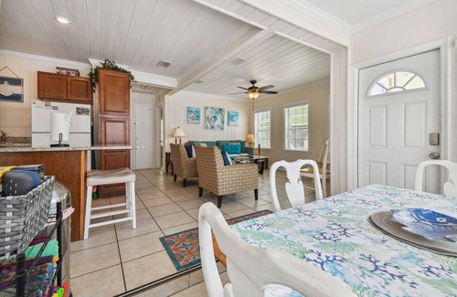 Clearwater Beach House | Clearwater Beach Cottage 15H/Walk to the Beach!