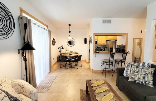 Clearwater Condo | Clearwater Condo w/Pool Access, 4Mi to Beach!