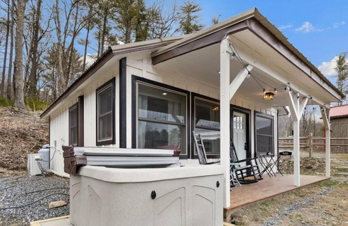 Blowing Rock House | Clementine Cottage at Doe Creek