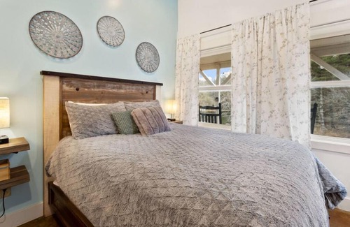 Blowing Rock House | Clementine Cottage at Doe Creek