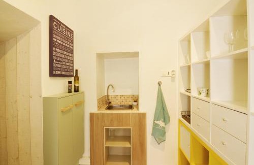 Lauris Apartment | Clementine - Joli studio privé avec clim calme à 70 m du centre village de Lauris