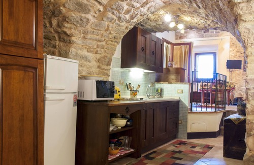 Spello Apartment | Cleopatra - Hilltop Medieval Escape with Panoramic View