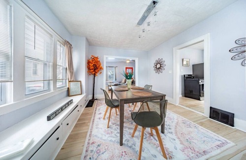 East Cleveland House | Cleveland Heights Hideaway 3 BR 1Bath w Smart TVs and King Bed