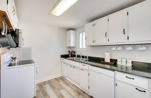 Cleveland Cottage | Cleveland Home w/Fenced Yard ~ 10 Mi to Downtown!