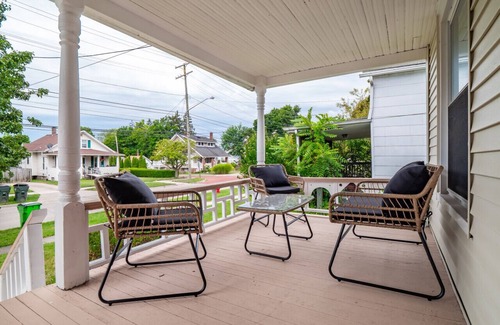 Kamm's Corners House | Cleveland Retreat|4BR|Game Room|Sleeps 9