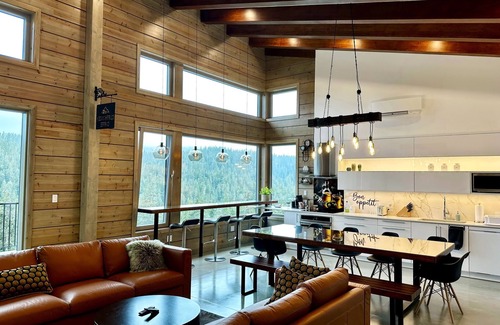 Courtenay Ski Chalet | Cliffhanger Chalet