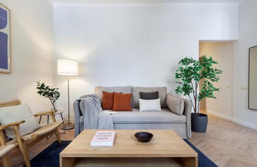 La Sagrada Familia Apartment | Click&Flat Gaudi Dream II