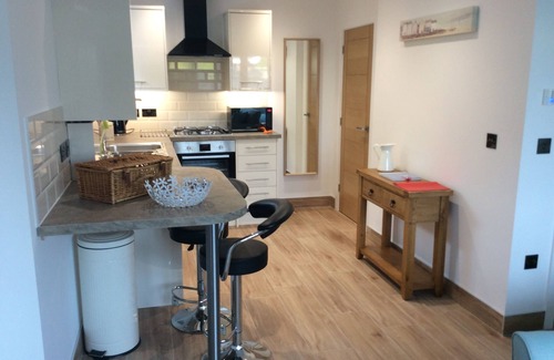 New Forest District Apartment | Cliff Top Studio, delightful self contained apartment, 50m from the Cliff Top.