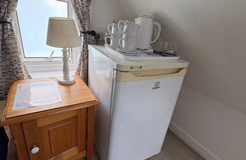 West Cliff Apartment | Cliff-Top, Winterdene Suite