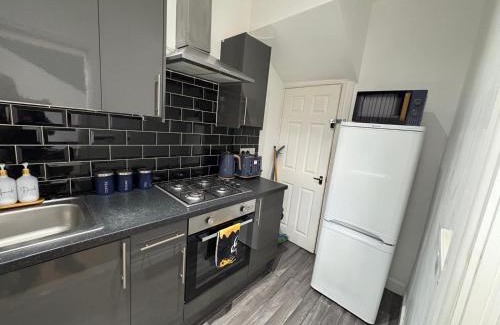 Harehills House | Cliffton House, Sleeps 5, Parking,Netflix, WiFi, Only 6 min to City