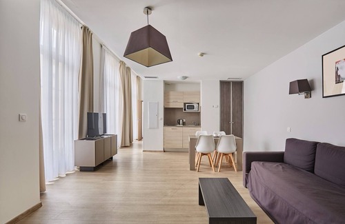 Gares Condo | Climatisation ! Suite Équipée au Centre-ville