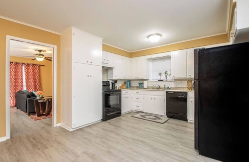Little Rock House | Clint's Flat A- Perfectly Equipped For Long Stays
