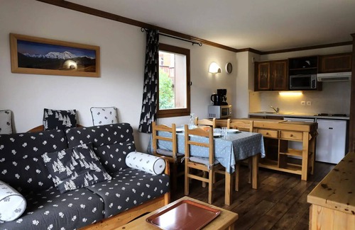 Aussois Apartment | CLOS09 Spacious apartment for 6 people with beautiful mountain view