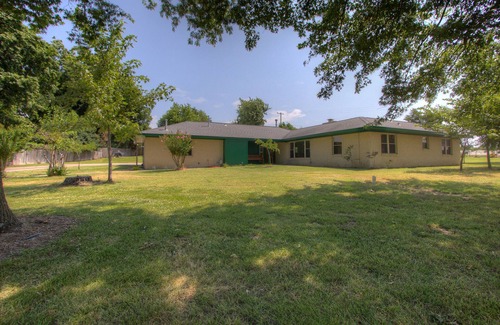 Broken Arrow House | Close to a Vibrant and fun DownTown Rose District. 15 min from Tulsa.