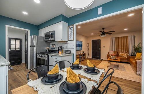 Cleveland House | Close to airport* Pets*Fenced yard*A/C & Fast WIFI