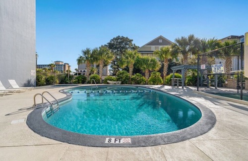 Myrtle Beach Condo | Close to Attractions - Holiday Towers 808