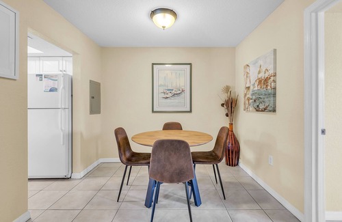 Indian Rocks Beach Condo | 🏖️Close to Beach🌴Public Park Across the Street🐬Indian Oaks #15 - Sun and Fun
