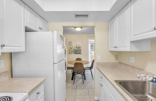 Indian Rocks Beach Condo | 🏖️Close to Beach🌴Public Park Across the Street🐬Indian Oaks #15 - Sun and Fun