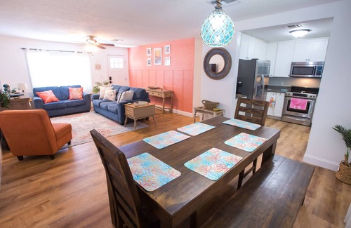 Fort Walton Beach House | Close to Beaches | 10 Min to Downtown Fort Walton Beach | Military Welcomed | Quiet neighborhood