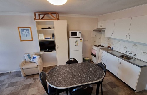 Bermagui Apartment | Close to Beach, Harbour Marina, Country Club, Golf Course, Restaurants, Cafes