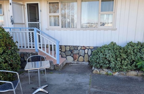 Bermagui Apartment | Close to Beach, Harbour Marina, Country Club, Golf Course, Restaurants, Cafes
