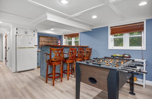 Harwich House | Close to Beach Long Pond and Bike Trail AC WiFi Game Room with Bar