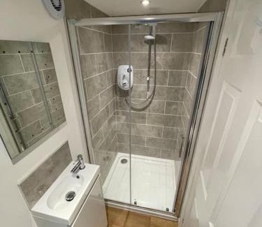 Overstrand Apartment | *Close to Beach* One Bedroom Suite with Parking