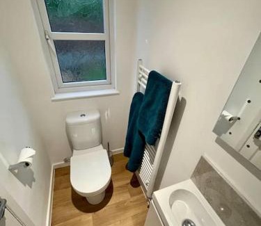 Overstrand Apartment | *Close to Beach* One Bedroom Suite with Parking