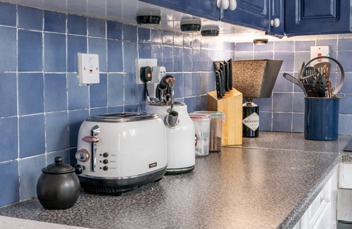 Belfast House | Close to city centre home with public transport
