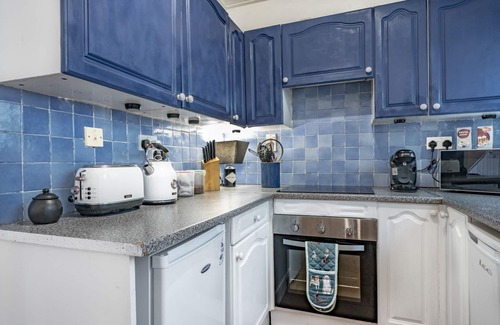 Belfast House | Close to city centre home with public transport