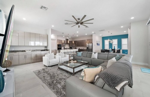 Bay Lake Villa | CLOSE TO DISNEY/FREE SHUTTLE/PRIVATE POOL AND SPA