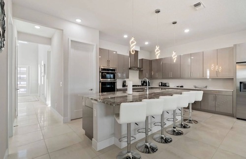 Bay Lake Villa | CLOSE TO DISNEY/FREE SHUTTLE/PRIVATE POOL AND SPA