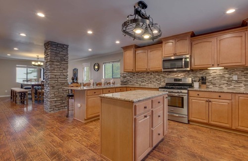 Lower Kingsbury House | Close to down town, BBQ, Hot Tub, 4 bedroom Tahoe home (SL145)