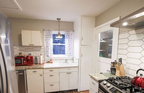 Prescott House | *Close to Downtown* Cozy retreat *A/C *BBQ